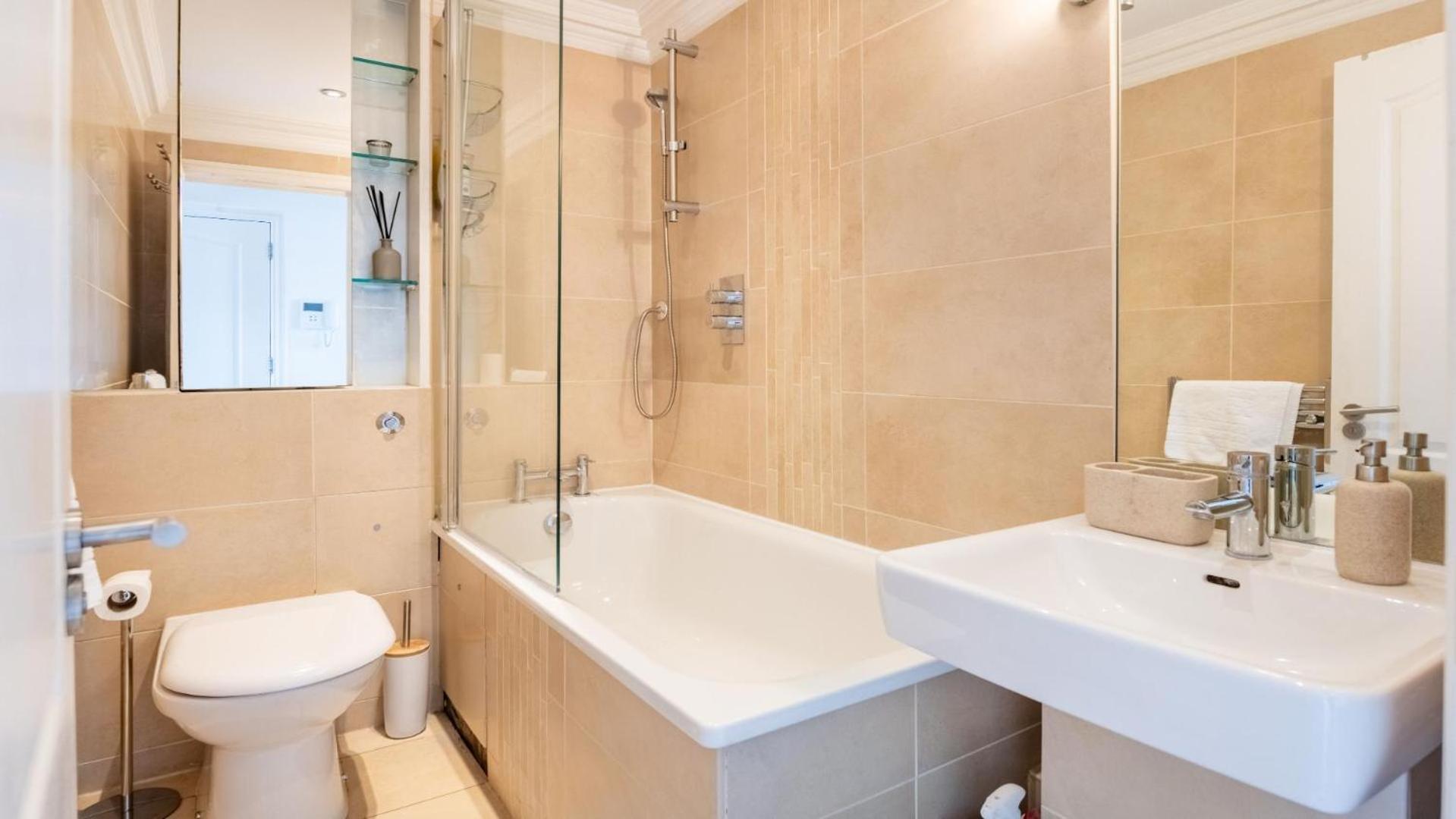 Warm And Welcoming 1bd Flat In East